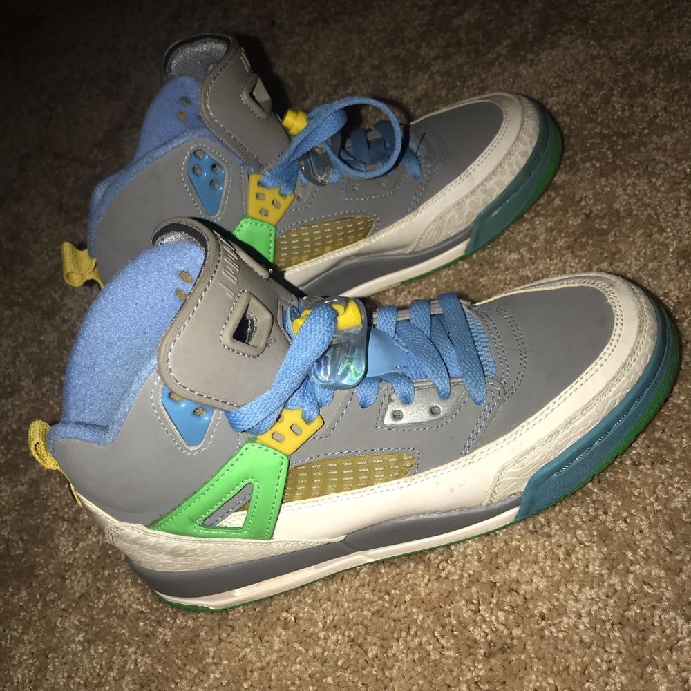Jordan spizike youth shoe 6 (8 in women’s)
